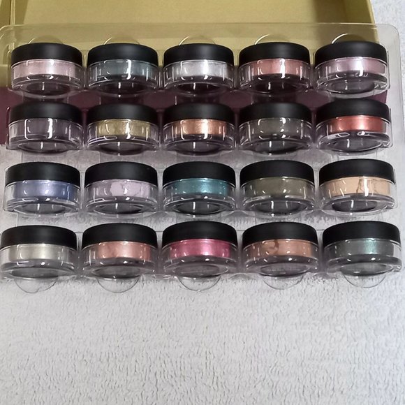 bareMinerals Women of BE 20-Piece Eye Color Collection - New in Box - Picture 6 of 6
